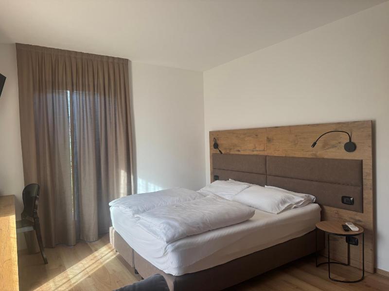 Double or Twin Room with Balcony image 3