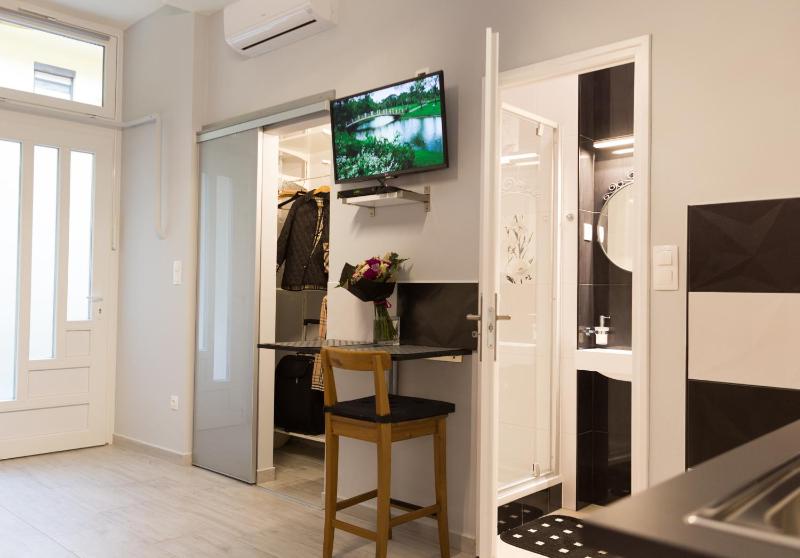 Superior Studio with Private Bathroom image 3