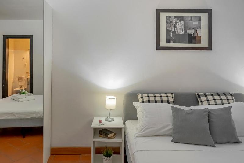 Double Room image 2
