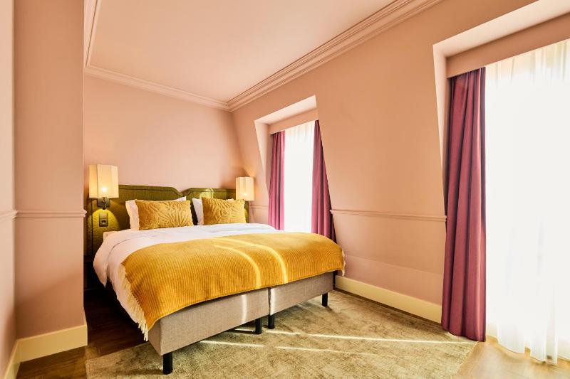 Deluxe Double Room image 3