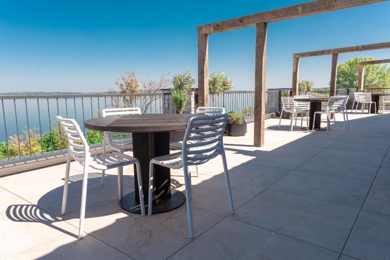 Family Apartment with Lake View image 4