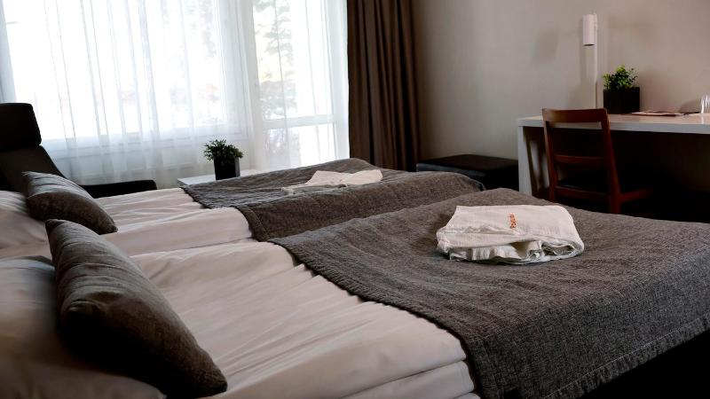 Standard Twin Room image 3