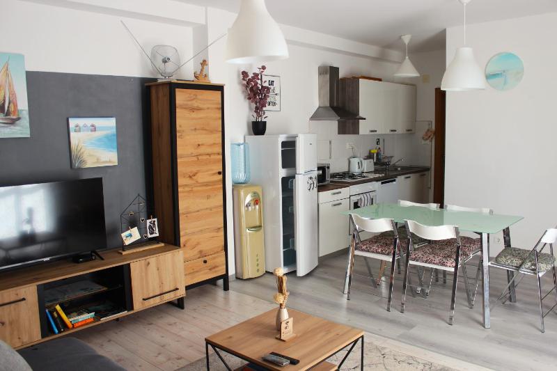 Studio Apartment with Sea View image 4