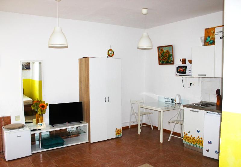 Apartment with Mountain View image 4