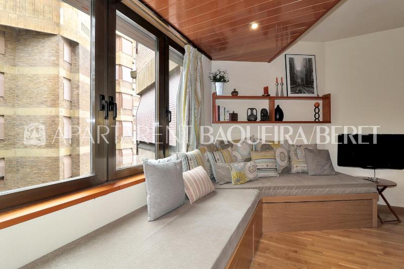 Studio (3 Adults) image 1