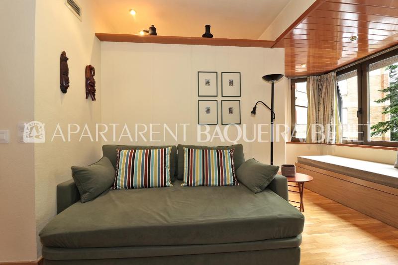 Studio (3 Adults) image 3