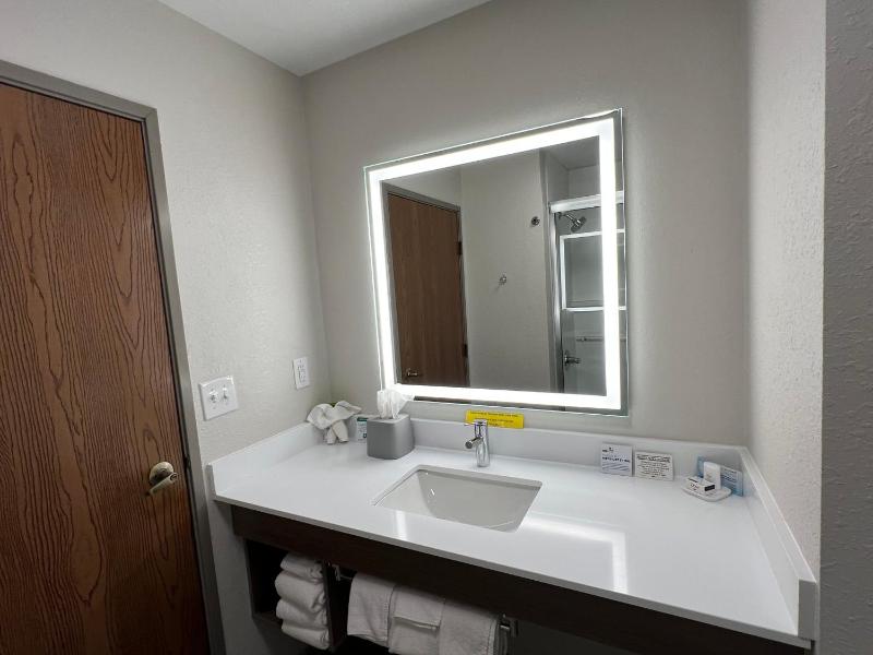 King Room - Disability Access image 3