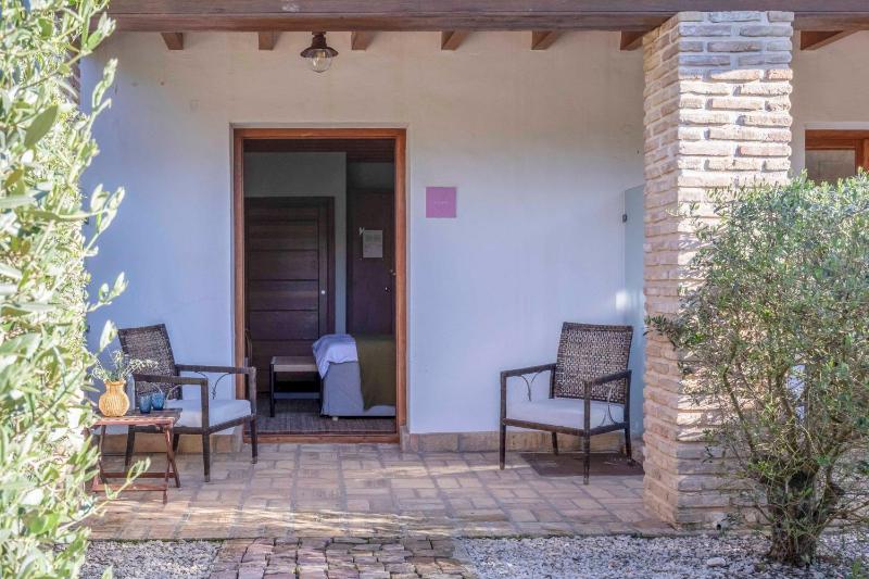 Double Room with Garden View image 3
