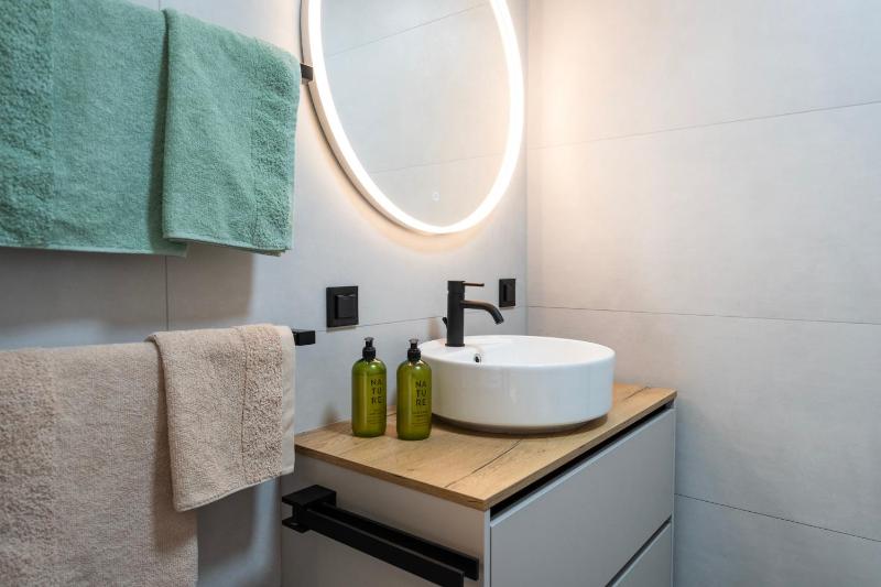 One-Bedroom Apartment image 2