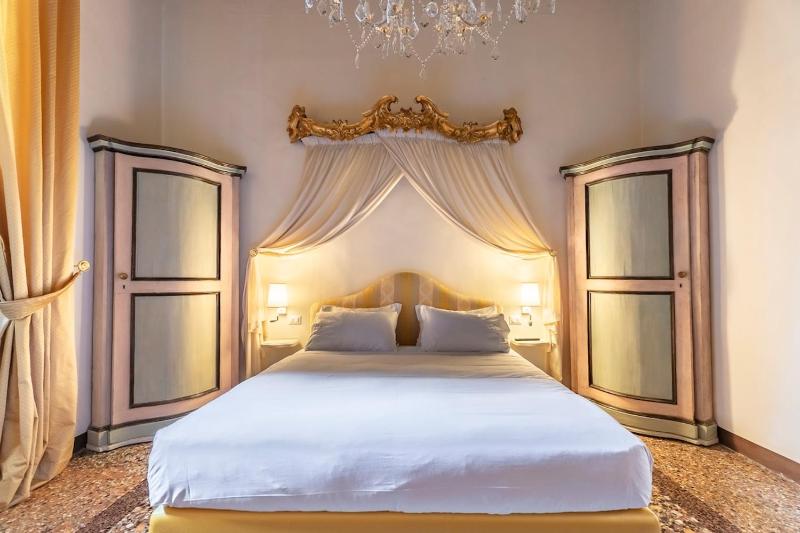 Palazzo Borghese a Burghesius home - image 3