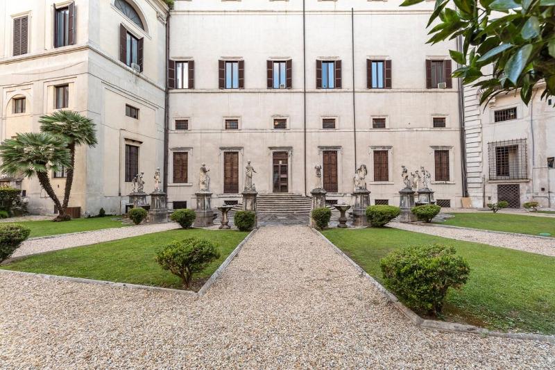 Palazzo Borghese a Burghesius home - image 13