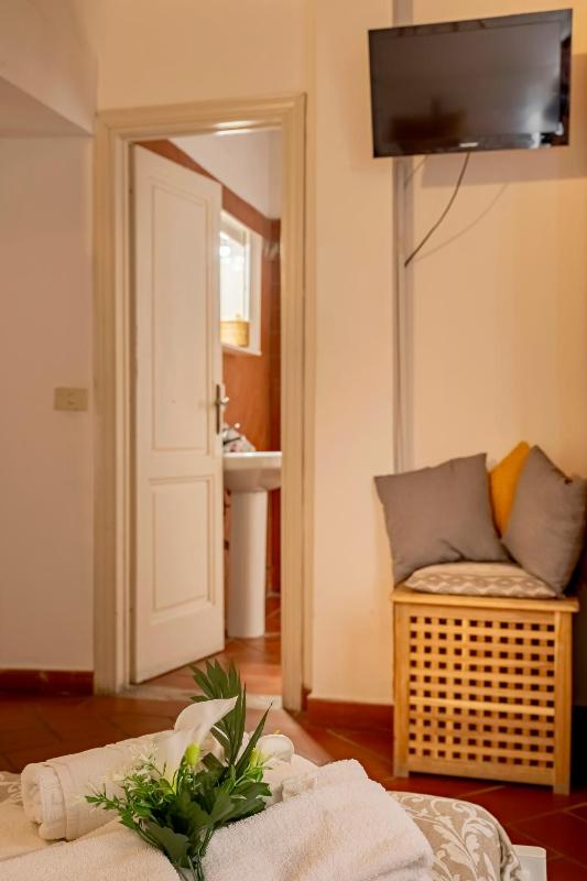 Economy Double Room image 3