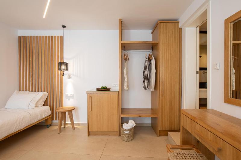Standard Triple Room image 3