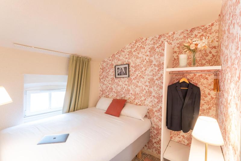 Small Double Room image 3