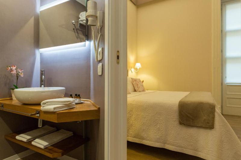 Junior Suite with Balcony image 4