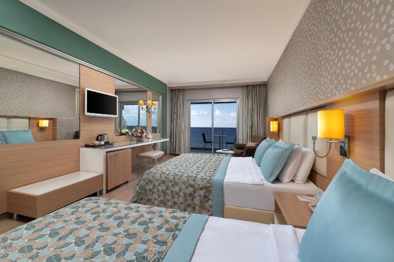 Superior Triple Room image 1