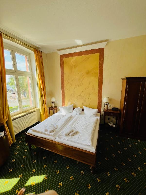 Double Room image 2