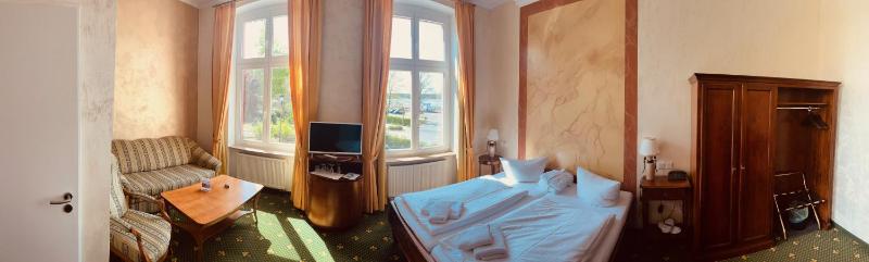 Double Room image 4
