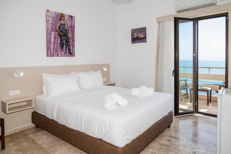 Queen Room with Sea View image 1