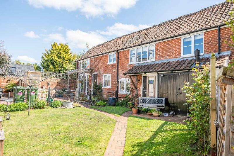 Stable Cottage Friston - image 1