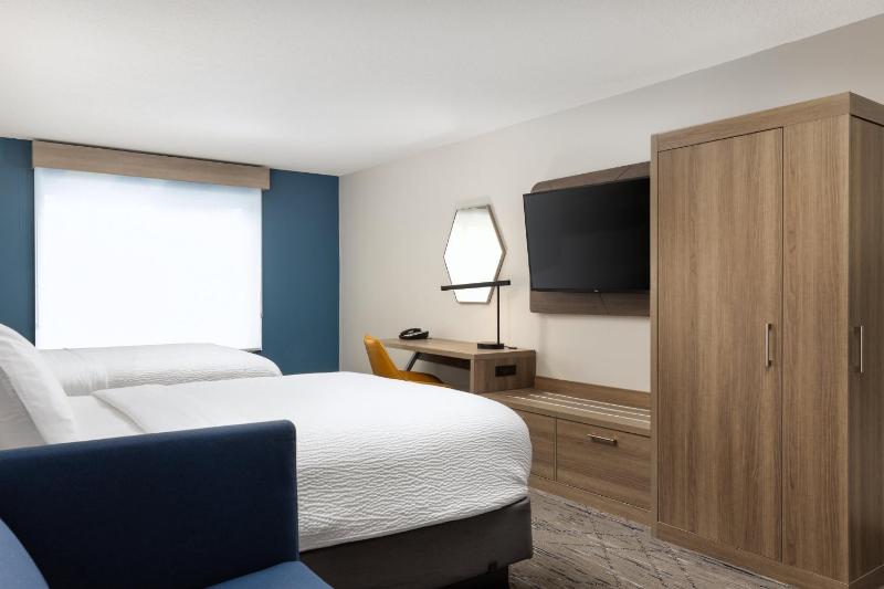 Standard Room with Two Queen Beds image 2