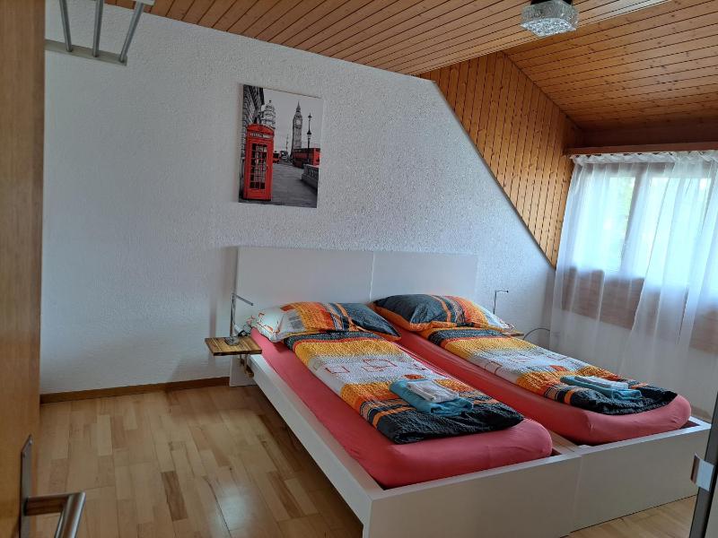 Twin Room with Shared Bathroom image 1
