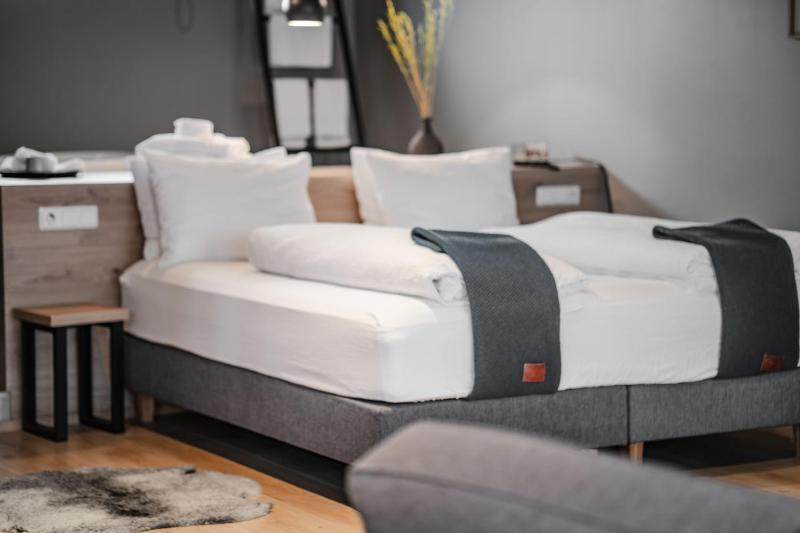 Deluxe Suite with Hot Tub image 1