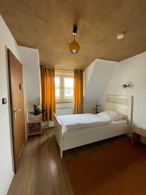 Twin Room with Bathroom image 3