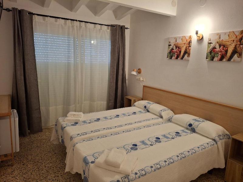 Standard Twin Room image 1
