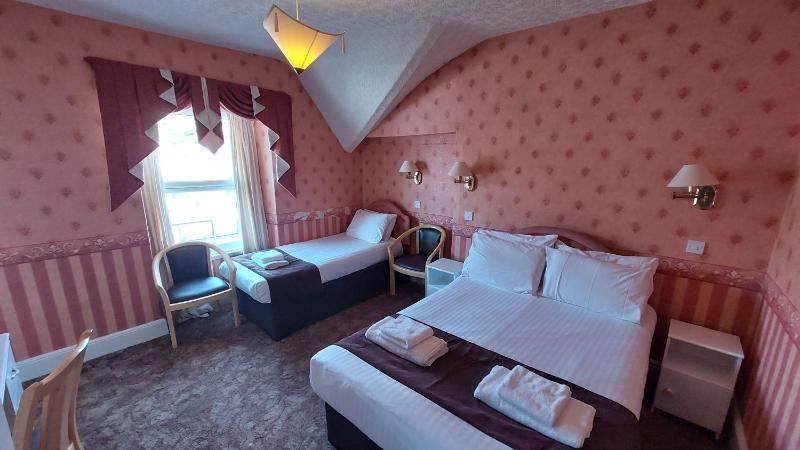 Triple Room image 3