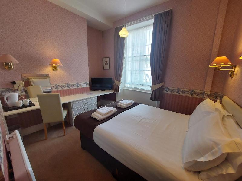 Double Room image 3