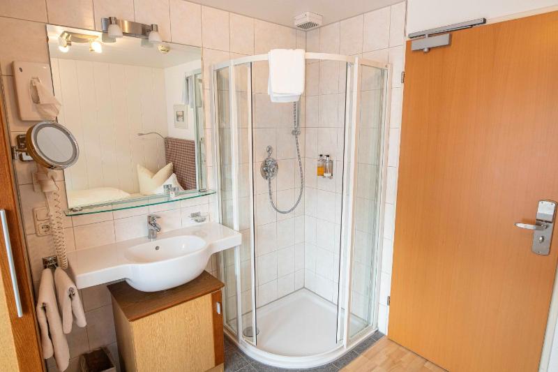 Single Room with Private External Toilet image 1