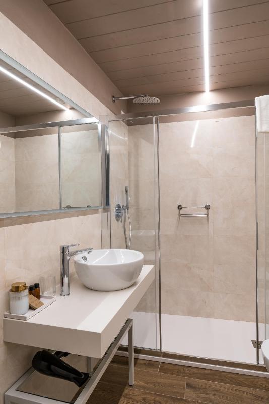 Superior Double Room image 3