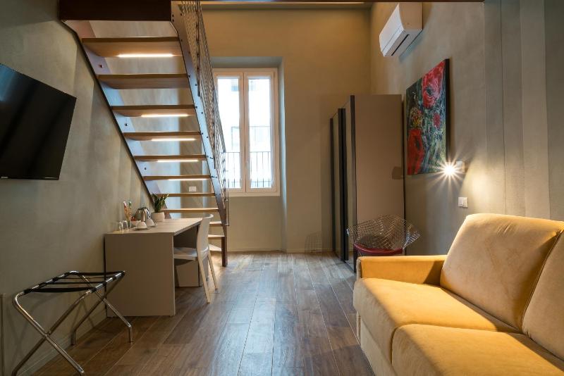 Deluxe Quadruple Room image 3