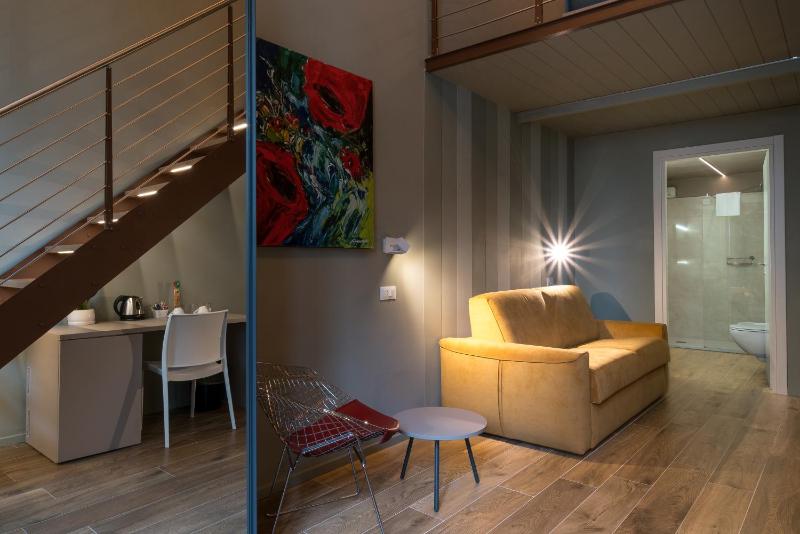 Deluxe Quadruple Room image 4