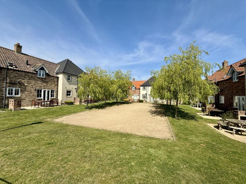 Shell Cottage - Part of the The Bay Filey Holiday Village with pool gym and direct beach access pub restaurant tennis and meadows walks - image 14