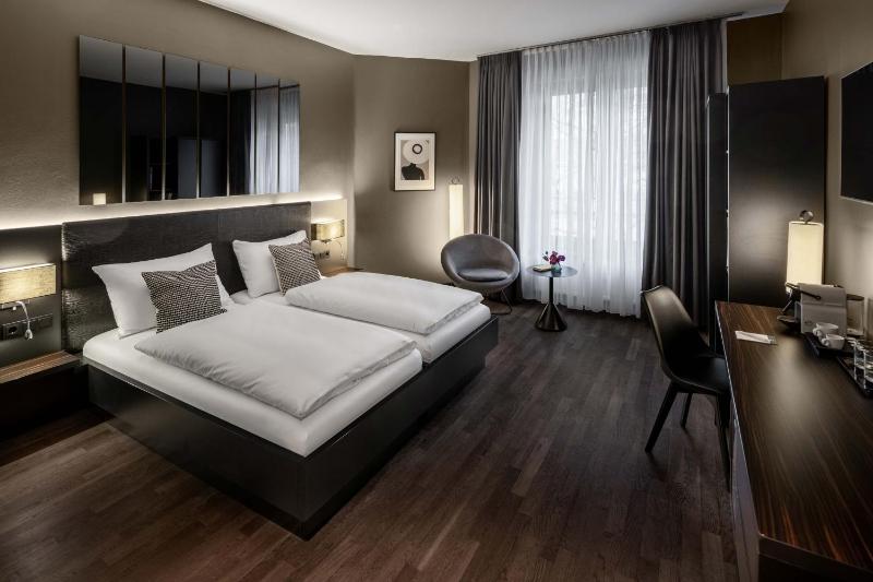 Roomy image 1