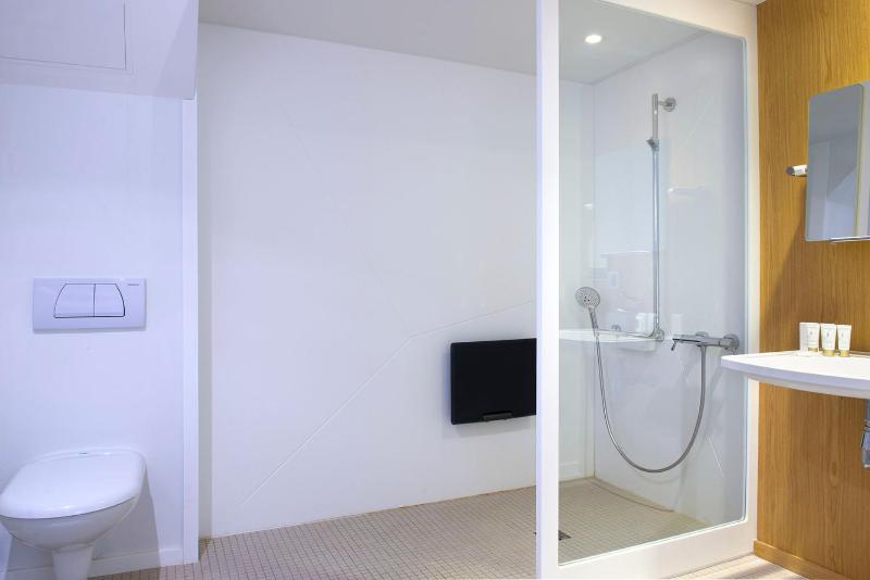 Urban Chic Room with Shower and Disability Access image 2