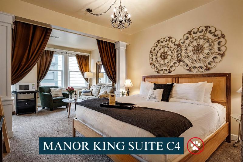 King Room with Spa Bath image 1