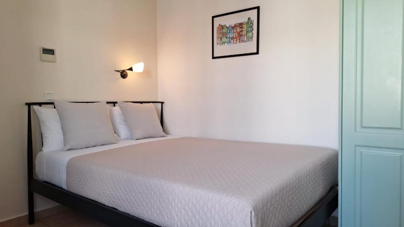 Small Double Room Garden View image 1