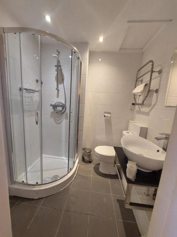 Single Room image 3