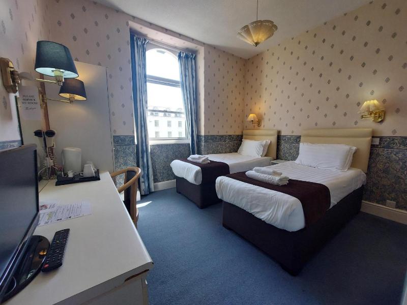 Twin Room image 1