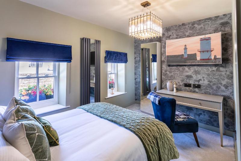 Small Double Room image 1