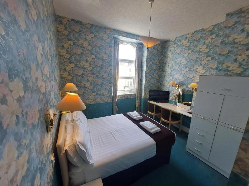 Double Room with Sea View image 4