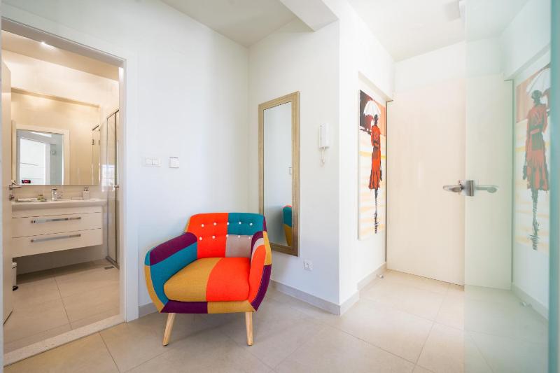 One-Bedroom Apartment with Mountain View image 2