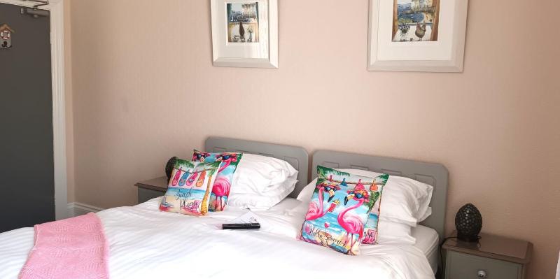 Premier King Room image 4