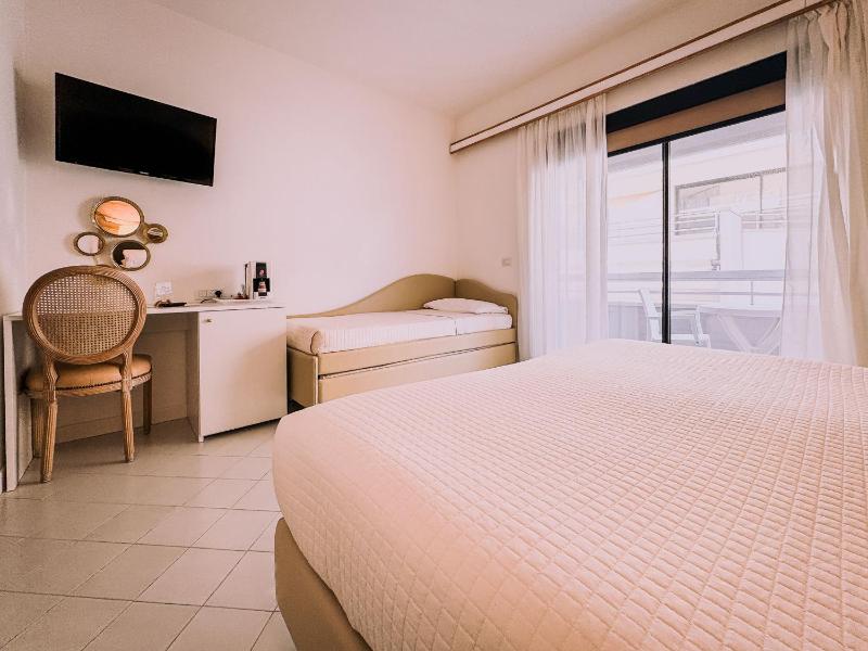 Triple Room image 2