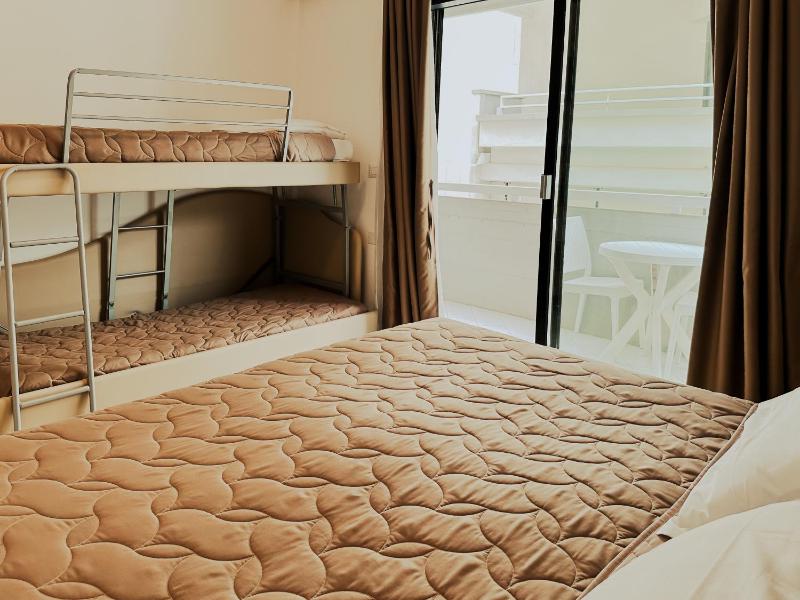 Quadruple Room image 4