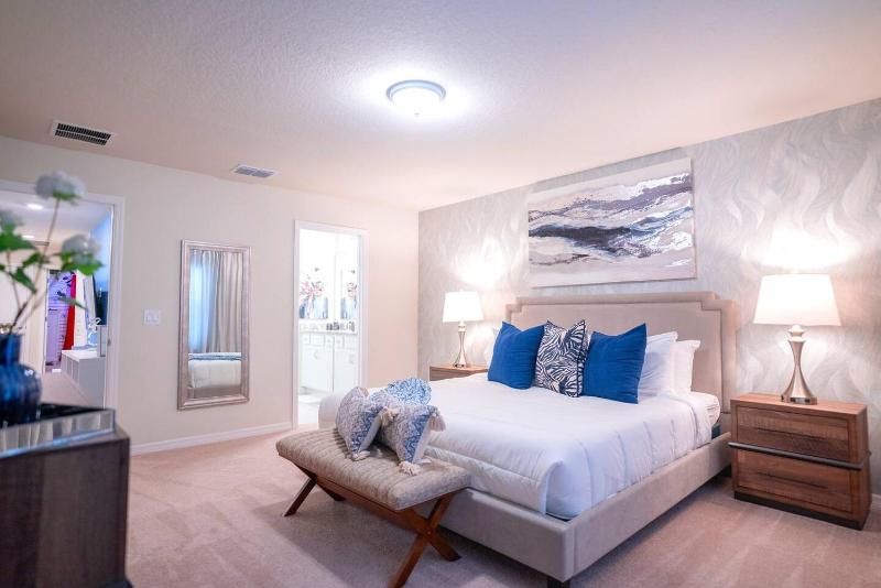New Home w Heated Pool & BBQ Grill - image 16