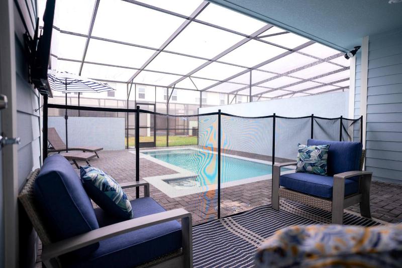New Home w Heated Pool & BBQ Grill - image 8